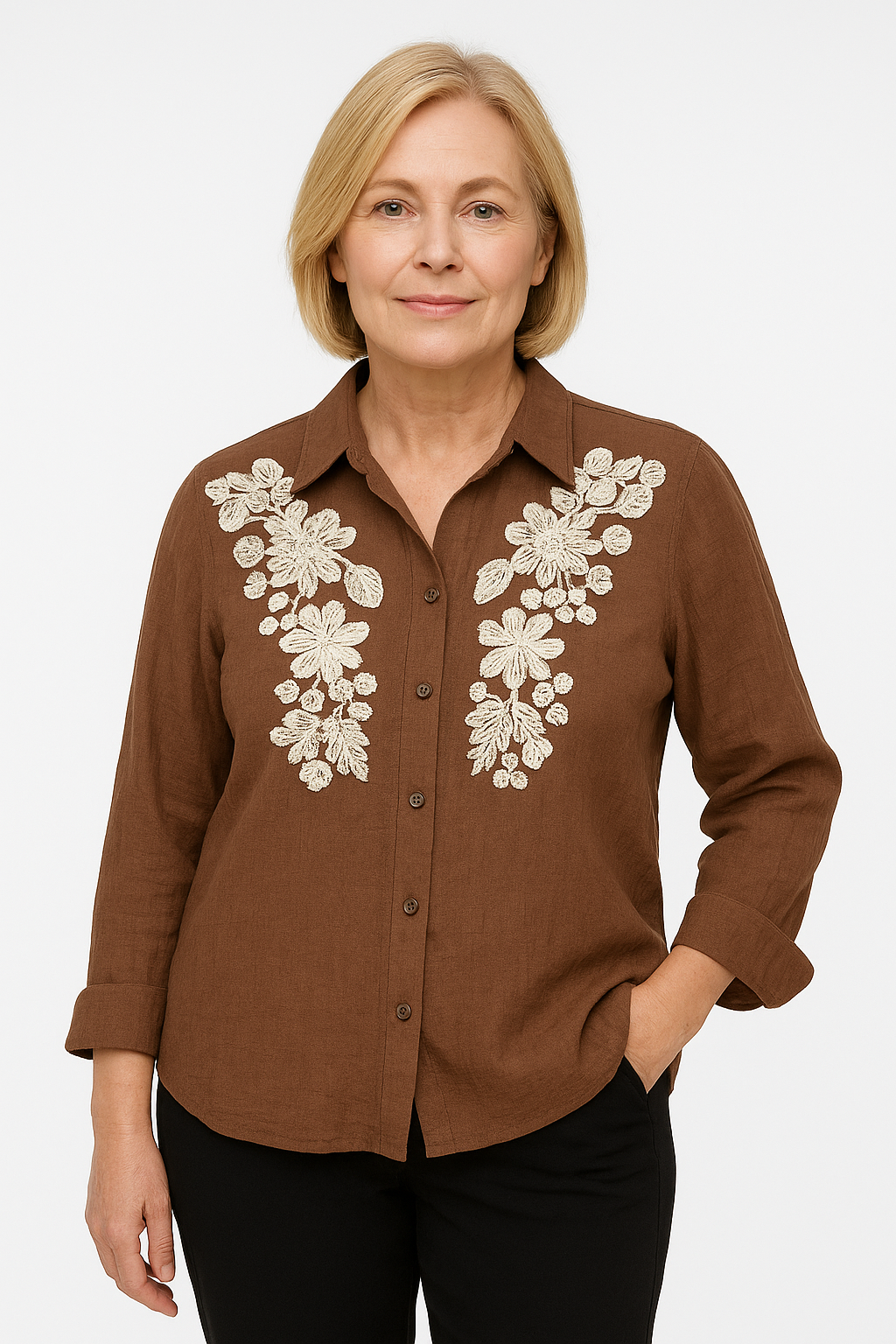 Camisa blanca con bordado floral